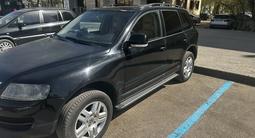 Volkswagen Touareg 2003 года за 5 600 000 тг. в Астана – фото 2