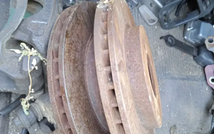 Тормозные диски пара передние за 20 000 тг. в Караганда