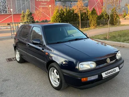 Volkswagen Golf 1994 года за 2 400 000 тг. в Алматы