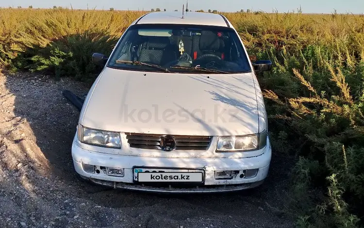 Volkswagen Passat 1995 годаүшін1 100 000 тг. в Караганда