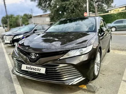 Toyota Camry 2018 года за 14 900 000 тг. в Алматы