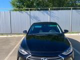 Hyundai Elantra 2017 года за 3 900 000 тг. в Уральск – фото 2