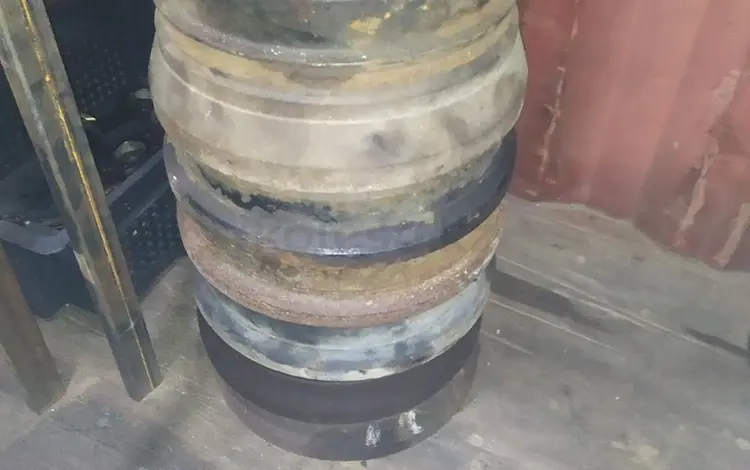 Тормозные диски задние барабаны на hilux surf 185 кузов за 35 000 тг. в Алматы