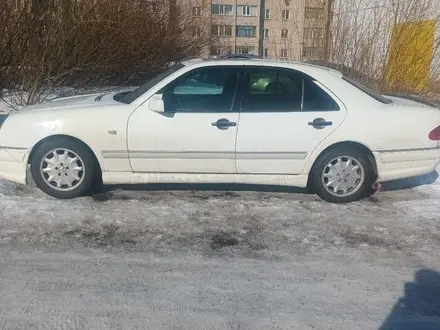 Mercedes-Benz E 200 1996 года за 2 300 000 тг. в Петропавловск – фото 12