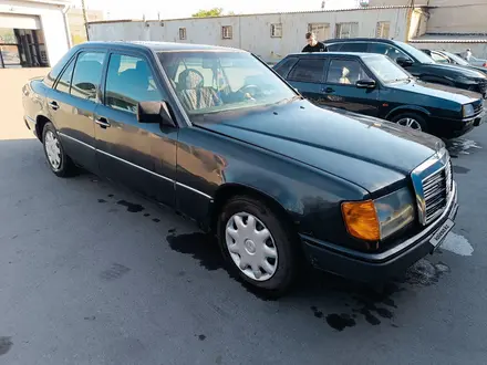 Mercedes-Benz E 200 1990 года за 1 500 000 тг. в Караганда