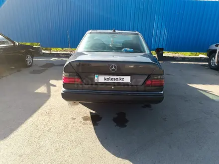 Mercedes-Benz E 200 1990 года за 1 500 000 тг. в Караганда – фото 5