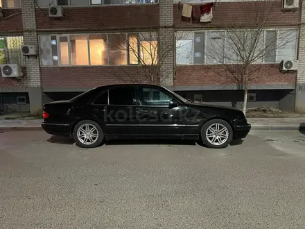 Mercedes-Benz E 320 2002 года за 5 000 000 тг. в Атырау – фото 10