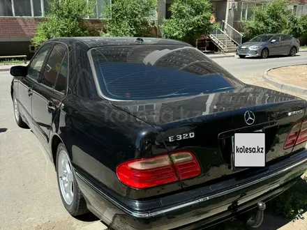 Mercedes-Benz E 320 2002 года за 5 000 000 тг. в Атырау – фото 4