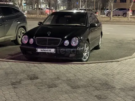 Mercedes-Benz E 320 2002 года за 5 000 000 тг. в Атырау – фото 9