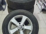 Шины резина с дисками на VW Tuareg Туарег 235/65R17 за 210 000 тг. в Алматы
