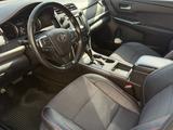Toyota Camry 2016 года за 8 600 000 тг. в Атырау
