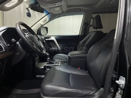 Toyota Land Cruiser Prado Luxe 2018 года за 25 400 000 тг. в Алматы – фото 11