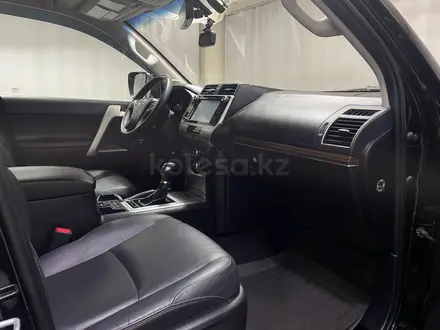 Toyota Land Cruiser Prado Luxe 2018 года за 25 400 000 тг. в Алматы – фото 6
