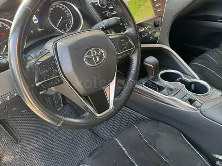 Toyota Camry 2018 года за 13 200 000 тг. в Астана – фото 9