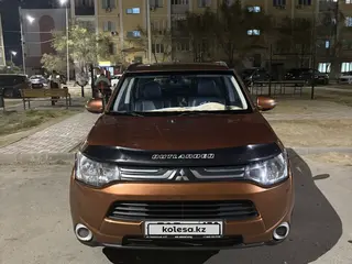 Mitsubishi Outlander, 2012