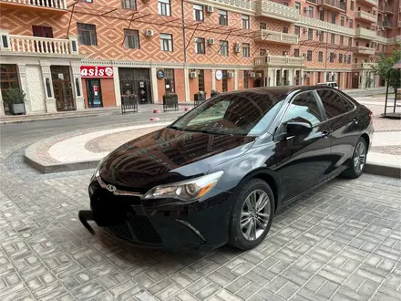 Toyota Camry 2016 года за 6 000 000 тг. в Атырау – фото 2