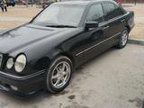 Mercedes-Benz E 320 1998 годаfor3 500 000 тг. в Актау – фото 2