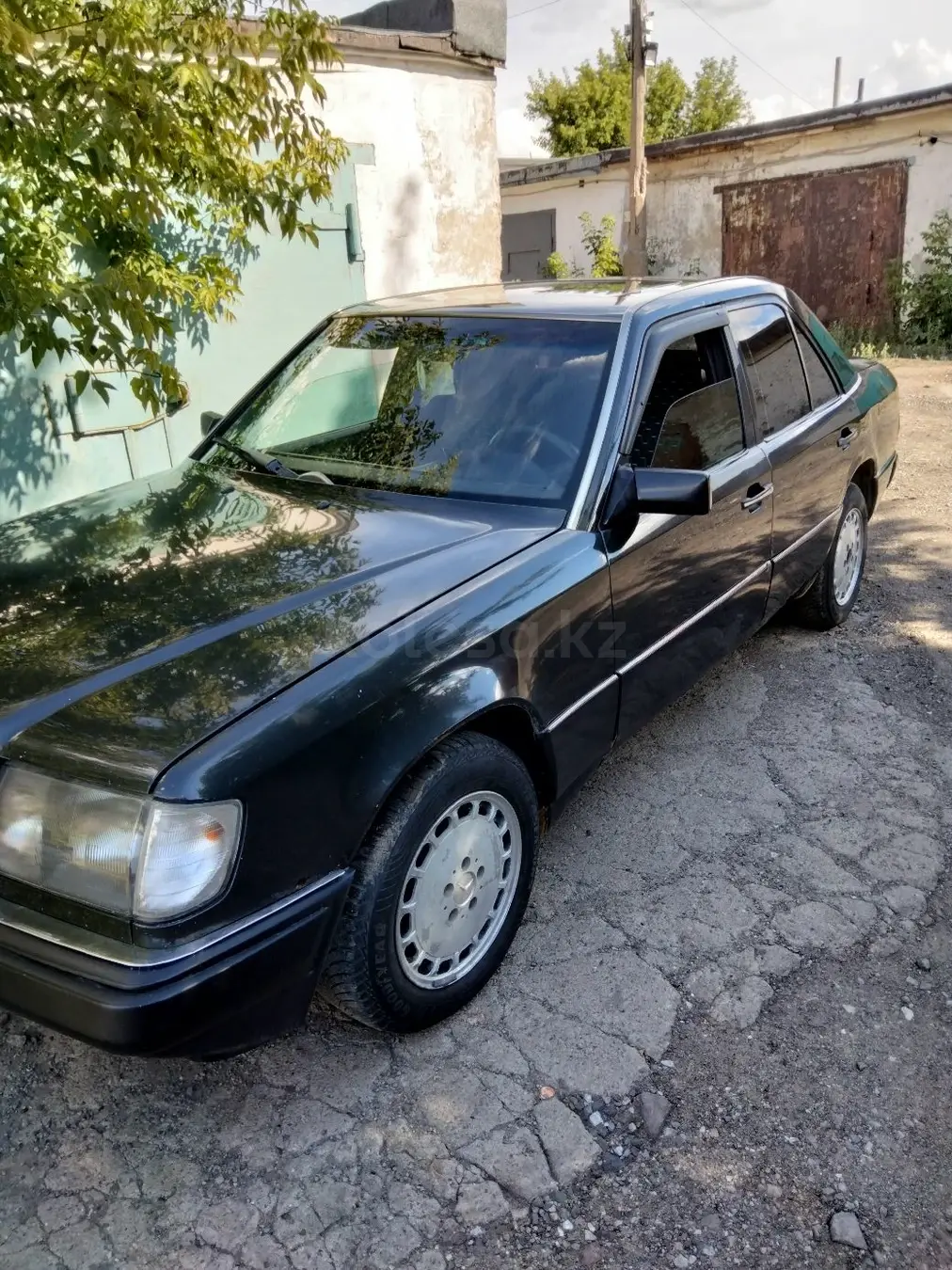 Mercedes-Benz E-Class, 1990
