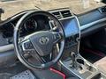 Toyota Camry 2016 годаүшін9 100 000 тг. в Актобе – фото 13