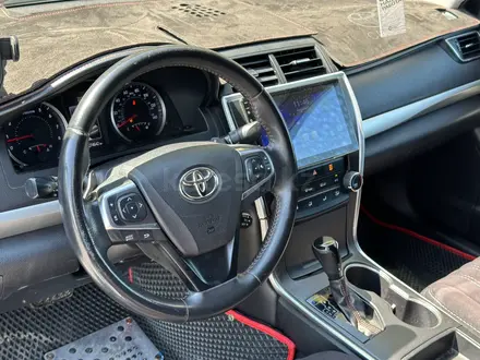 Toyota Camry 2016 года за 9 100 000 тг. в Актобе – фото 13