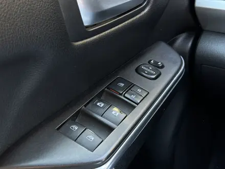 Toyota Camry 2016 года за 9 100 000 тг. в Актобе – фото 20