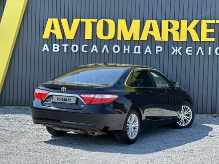 Toyota Camry 2016 года за 9 100 000 тг. в Актобе – фото 3