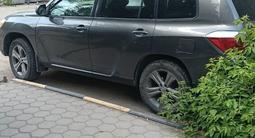 Toyota Highlander 2008 года за 8 100 000 тг. в Темиртау – фото 2