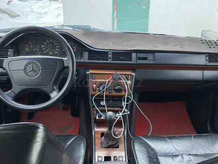 Mercedes-Benz E 220 1994 года за 1 800 000 тг. в Астана – фото 9