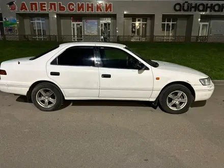 Toyota Camry 1998 года за 2 800 000 тг. в Астана – фото 3