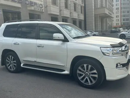 Toyota Land Cruiser 2019 года за 43 000 000 тг. в Астана