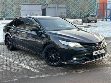 Toyota Camry 2019 года за 14 300 000 тг. в Астана – фото 2