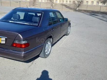 Mercedes-Benz E 320 1993 года за 2 400 000 тг. в Байконыр – фото 10