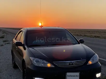 Toyota Camry 2004 года за 3 500 000 тг. в Атырау – фото 19