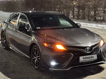 Toyota Camry 2021 года за 14 000 000 тг. в Астана – фото 2