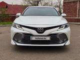 Toyota Camry 2020 года за 14 800 000 тг. в Алматы – фото 3