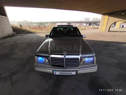 Mercedes-Benz E 230 1990 года за 1 250 000 тг. в Алматы