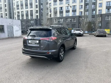 Toyota RAV4 2018 года за 12 800 000 тг. в Астана – фото 4