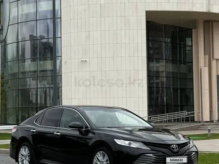 Toyota Camry 2018 года за 13 800 000 тг. в Алматы – фото 3