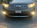 Toyota Highlander 2011 года за 8 400 000 тг. в Актау – фото 2