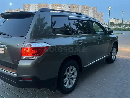 Toyota Highlander 2011 года за 8 400 000 тг. в Актау – фото 4