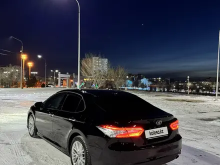 Toyota Camry 2019 года за 13 200 000 тг. в Караганда – фото 3