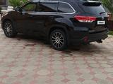 Toyota Highlander 2017 года за 19 000 000 тг. в Кульсары