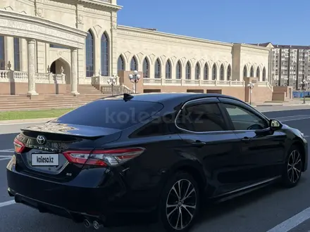 Toyota Camry 2019 года за 8 200 000 тг. в Атырау – фото 7