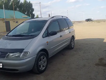 Volkswagen Sharan 1996 года за 2 800 000 тг. в Уральск – фото 2