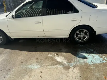 Toyota Camry 2000 года за 3 200 000 тг. в Алматы – фото 8