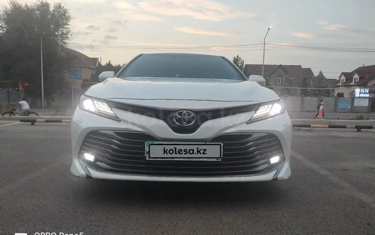 Toyota Camry 2019 года за 16 000 000 тг. в Алматы