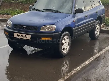 Toyota RAV4 1997 года за 2 500 000 тг. в Астана – фото 2