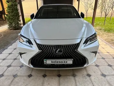 Lexus ES 250 2018 года за 21 000 000 тг. в Тараз