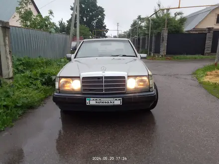 Mercedes-Benz E 260 1991 года за 1 000 000 тг. в Есик