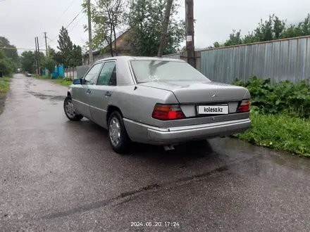 Mercedes-Benz E 260 1991 года за 1 000 000 тг. в Есик – фото 2